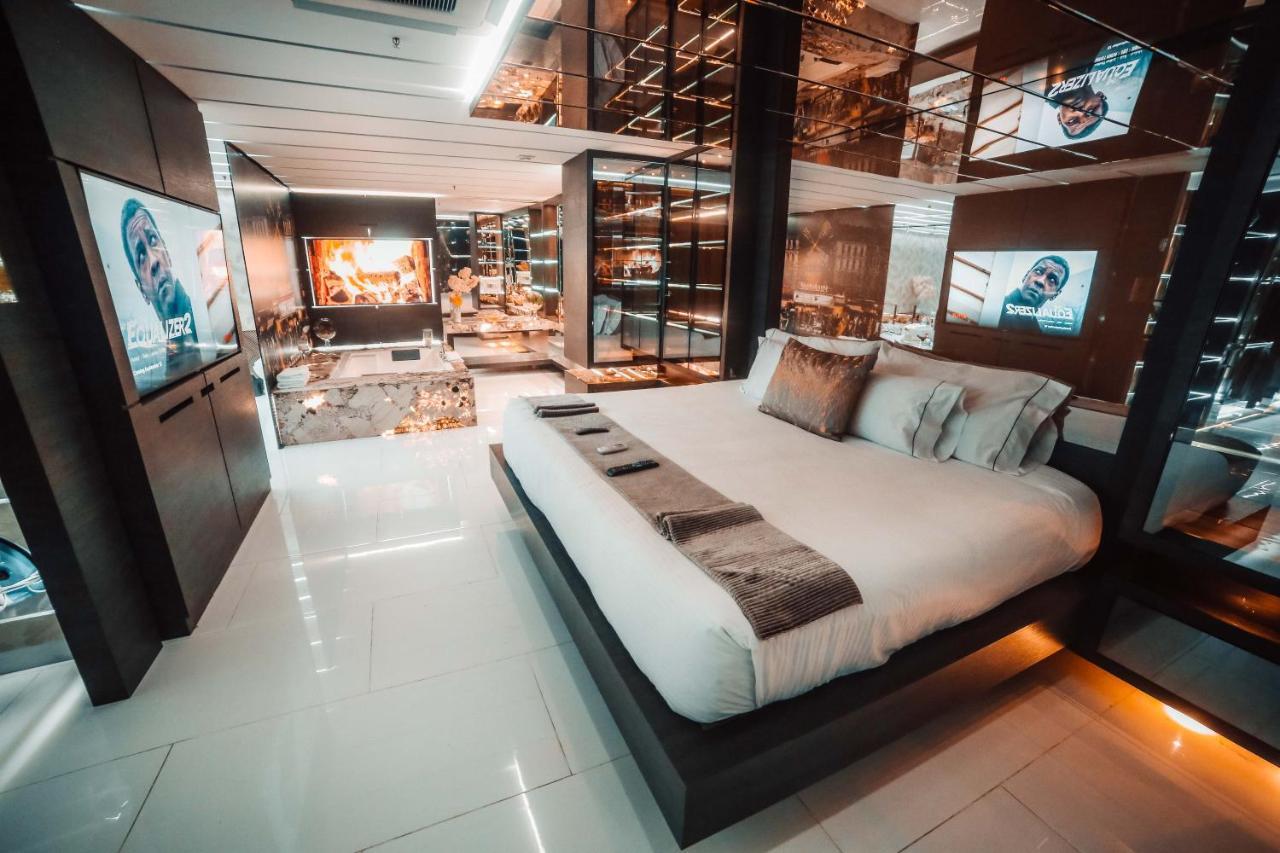1Million Luxury Suites Меделин Екстериор снимка