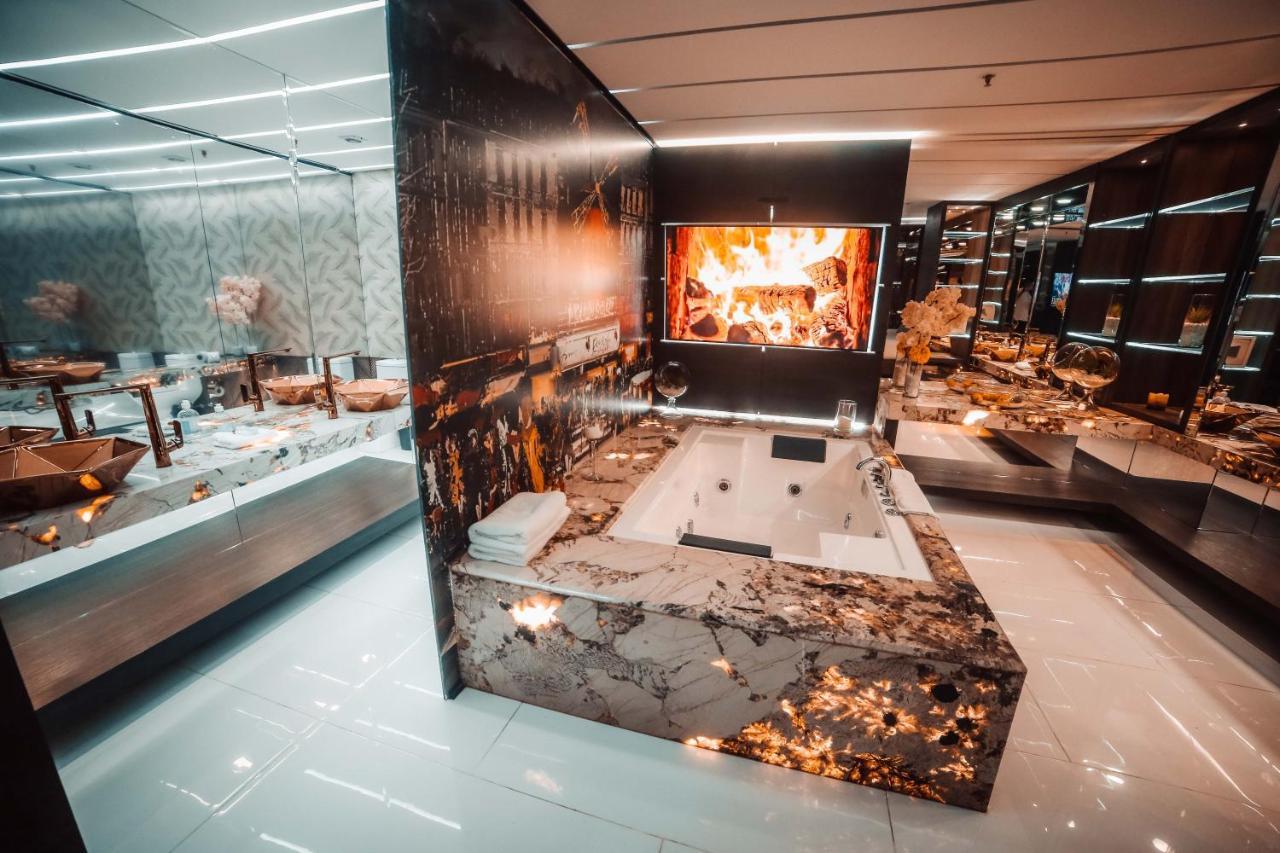 1Million Luxury Suites Меделин Екстериор снимка