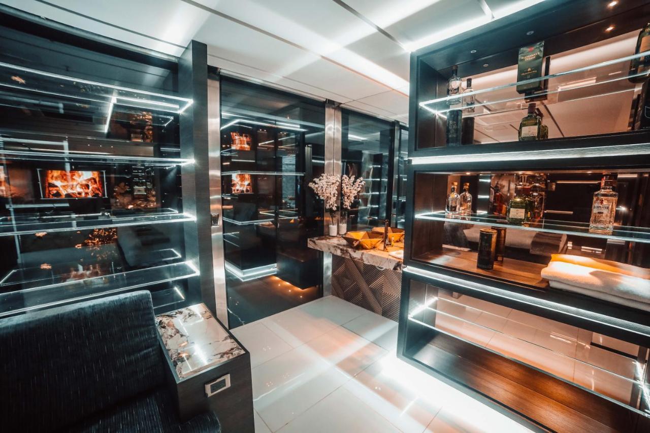 1Million Luxury Suites Меделин Екстериор снимка