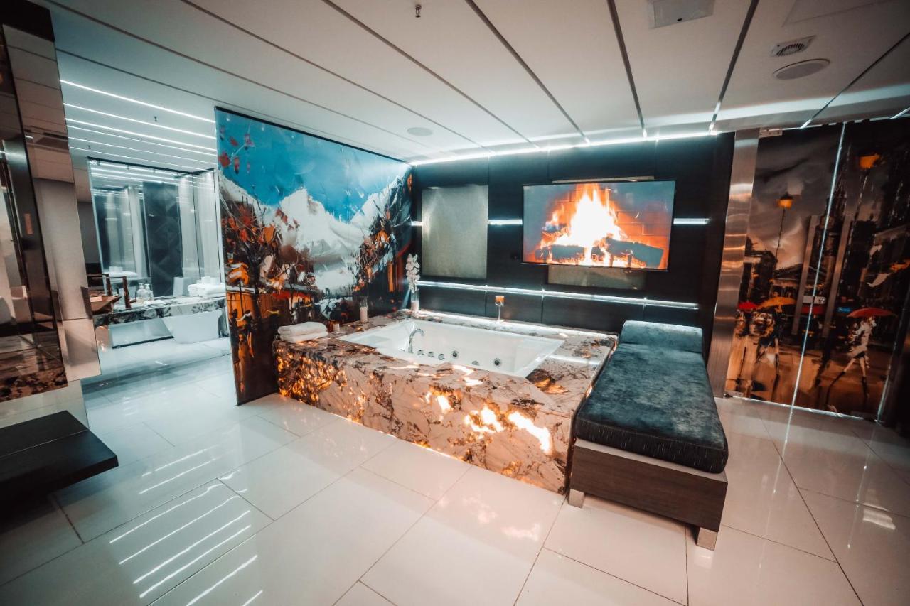 1Million Luxury Suites Меделин Екстериор снимка