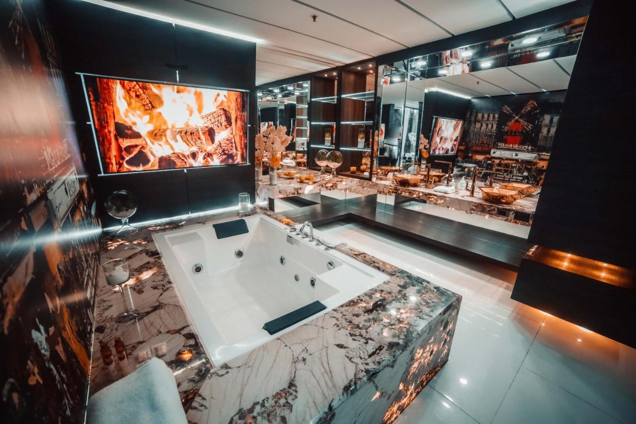 1Million Luxury Suites Меделин Екстериор снимка