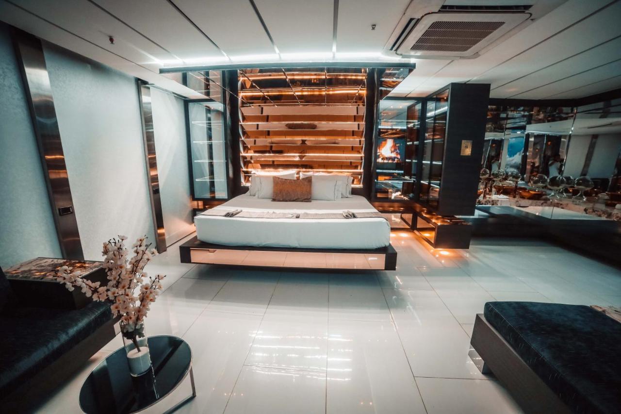 1Million Luxury Suites Меделин Екстериор снимка