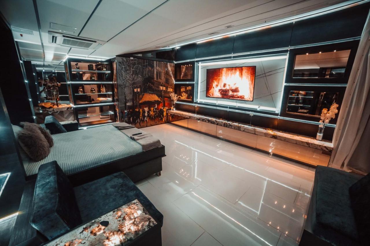 1Million Luxury Suites Меделин Екстериор снимка