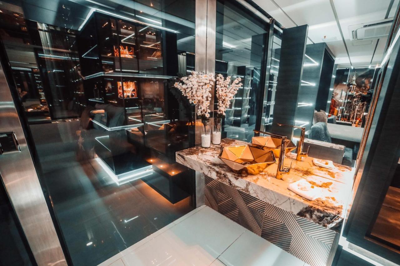 1Million Luxury Suites Меделин Екстериор снимка