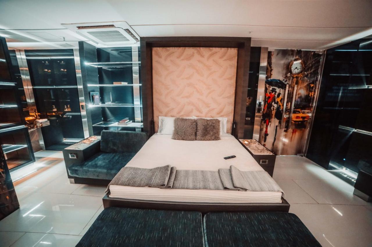 1Million Luxury Suites Меделин Екстериор снимка
