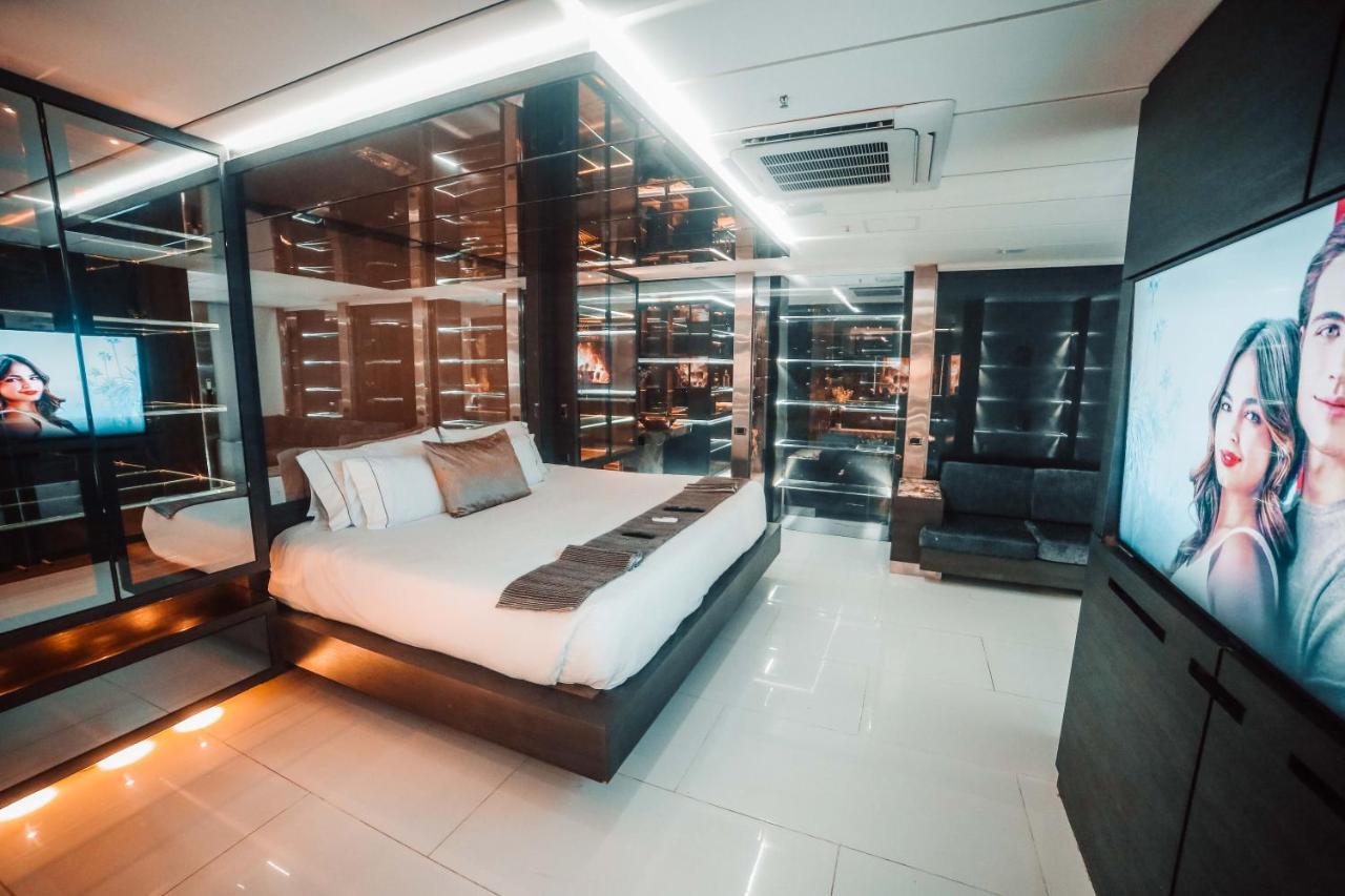 1Million Luxury Suites Меделин Екстериор снимка