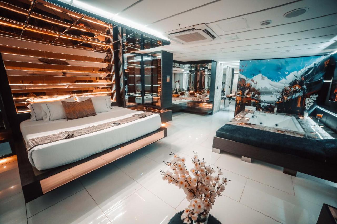 1Million Luxury Suites Меделин Екстериор снимка