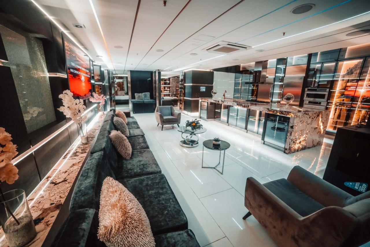 1Million Luxury Suites Меделин Екстериор снимка