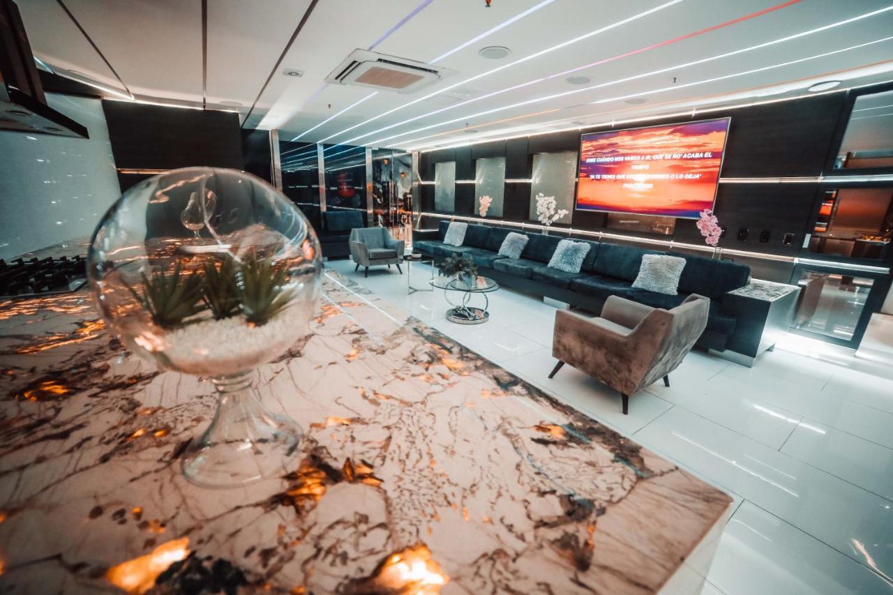 1Million Luxury Suites Меделин Екстериор снимка