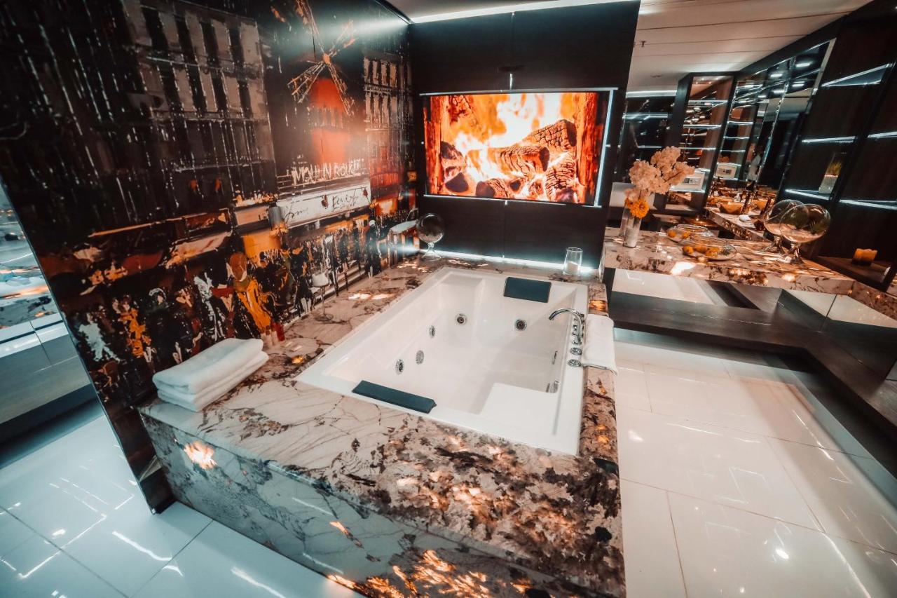 1Million Luxury Suites Меделин Екстериор снимка