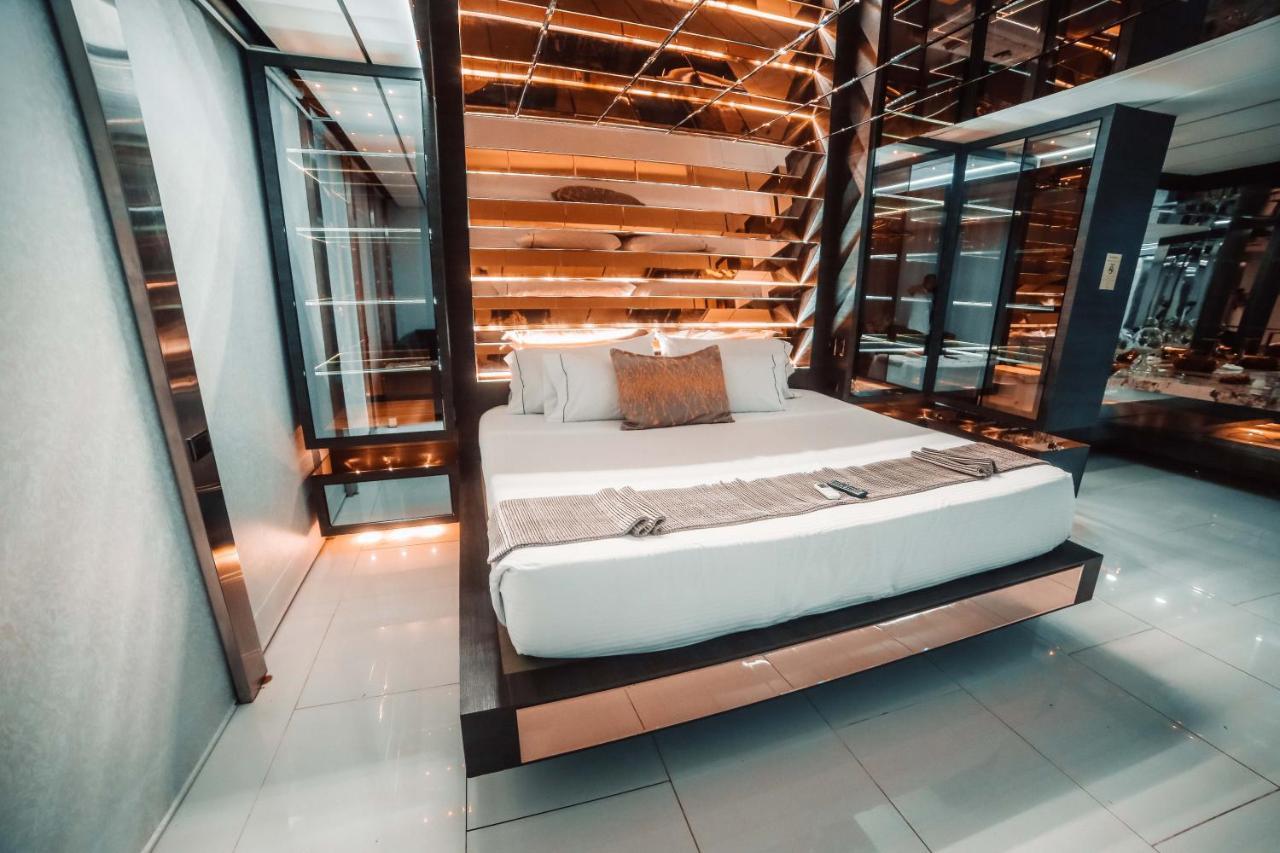 1Million Luxury Suites Меделин Екстериор снимка