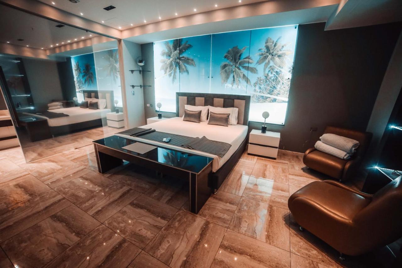 1Million Luxury Suites Меделин Екстериор снимка