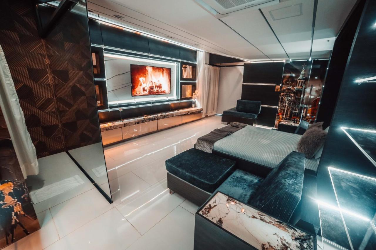 1Million Luxury Suites Меделин Екстериор снимка
