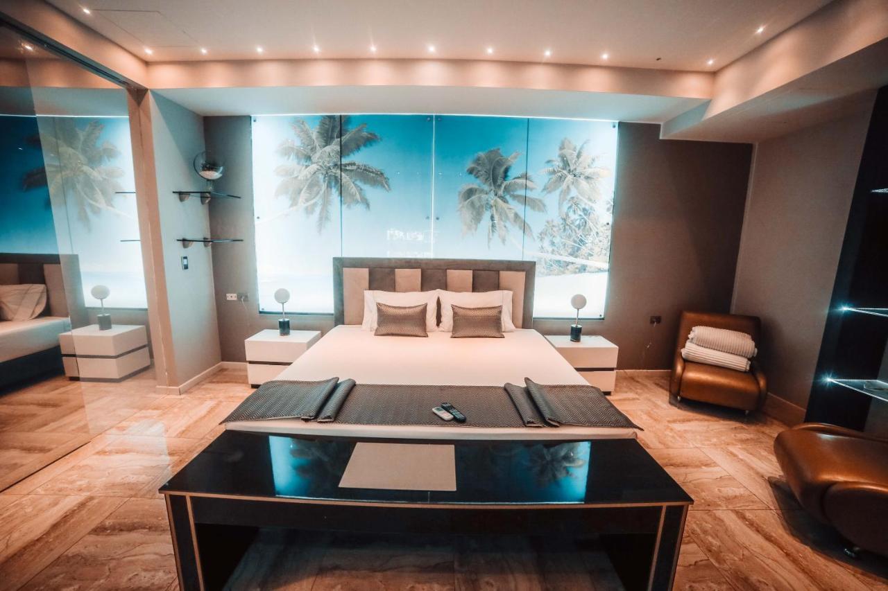 1Million Luxury Suites Меделин Екстериор снимка