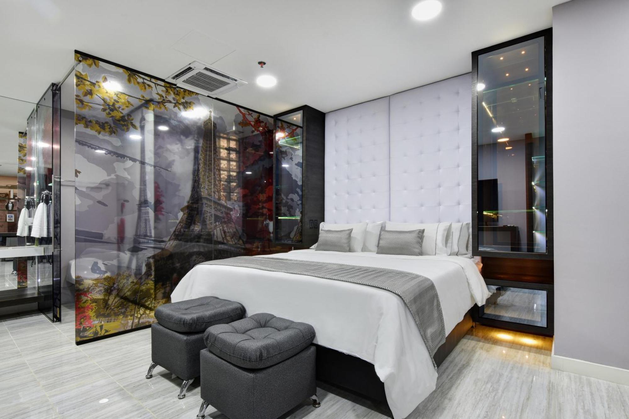 1Million Luxury Suites Меделин Екстериор снимка