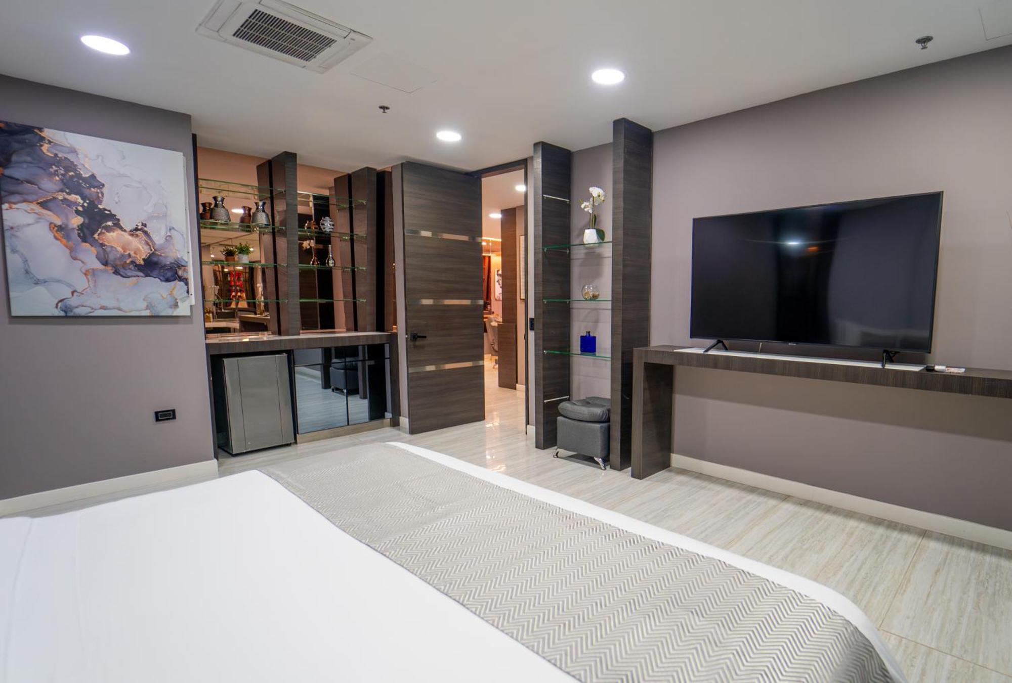 1Million Luxury Suites Меделин Екстериор снимка