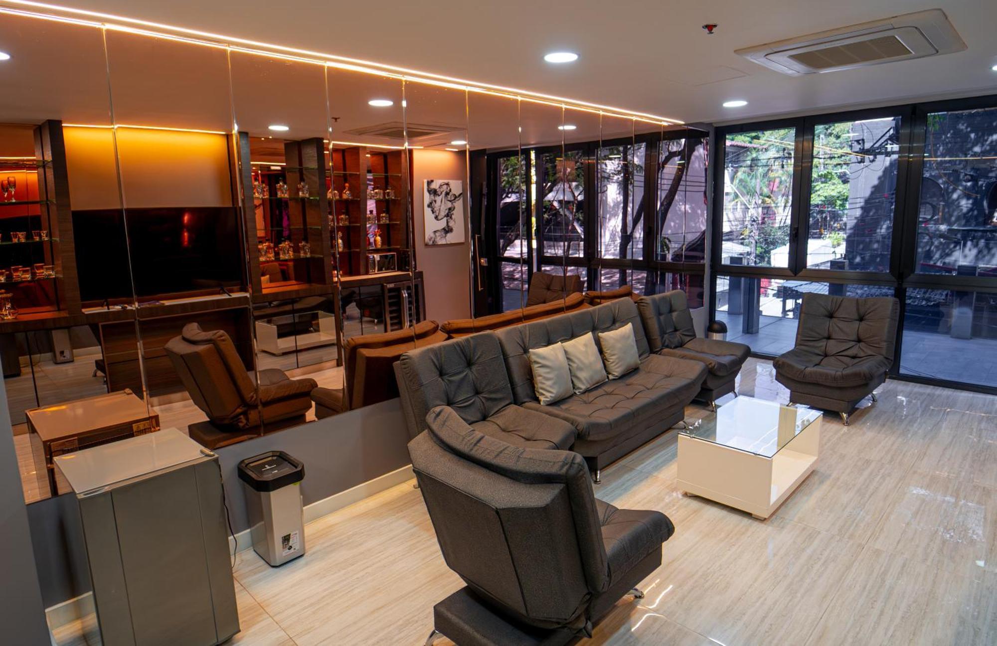 1Million Luxury Suites Меделин Екстериор снимка