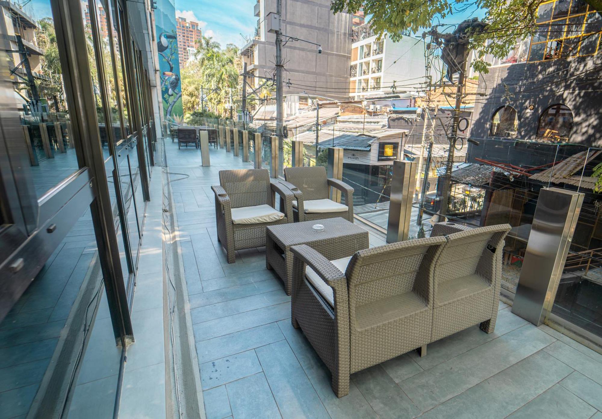 1Million Luxury Suites Меделин Екстериор снимка